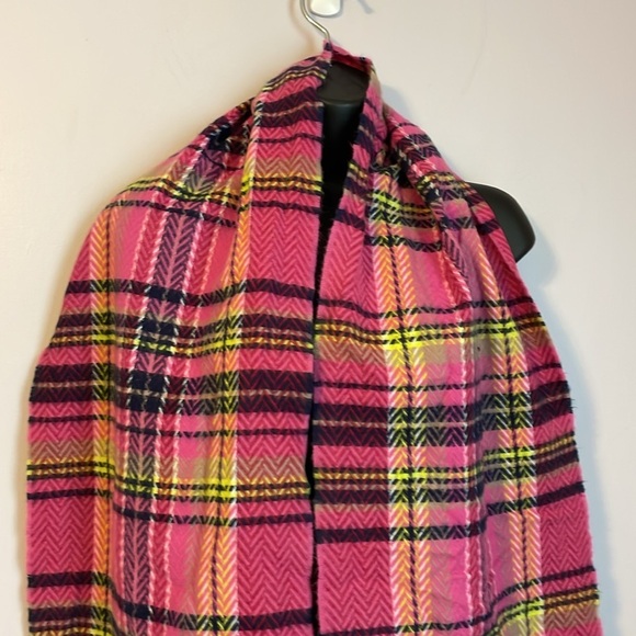 100% Cashmere Made in Scotland Pink Plaid Scarf with Fringe - Picture 6 of 13